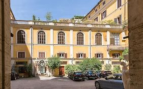 Discover The Pantheon From The Berardi Studio Flat